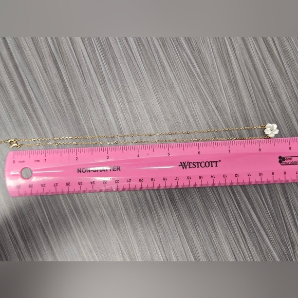 NEW Mother Of Pearl Dainty Carved Hibiscus Flower Pendant - Picture 8 of 9